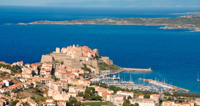 Scopri la città di Calvi